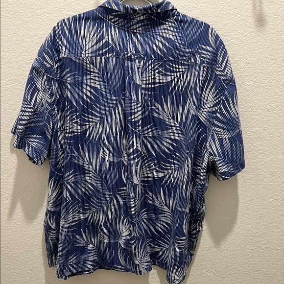 Croft & Barrow Men's Blue and White Palm Print Shirt - Picture 3 of 3